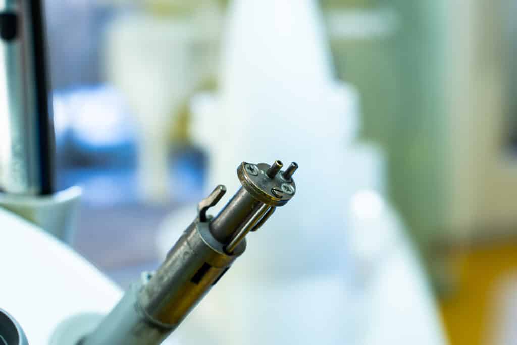 Pulverstrahlmodul für die schonende Zahnreinigung bei der Wurzelbehandlung in Salzburg