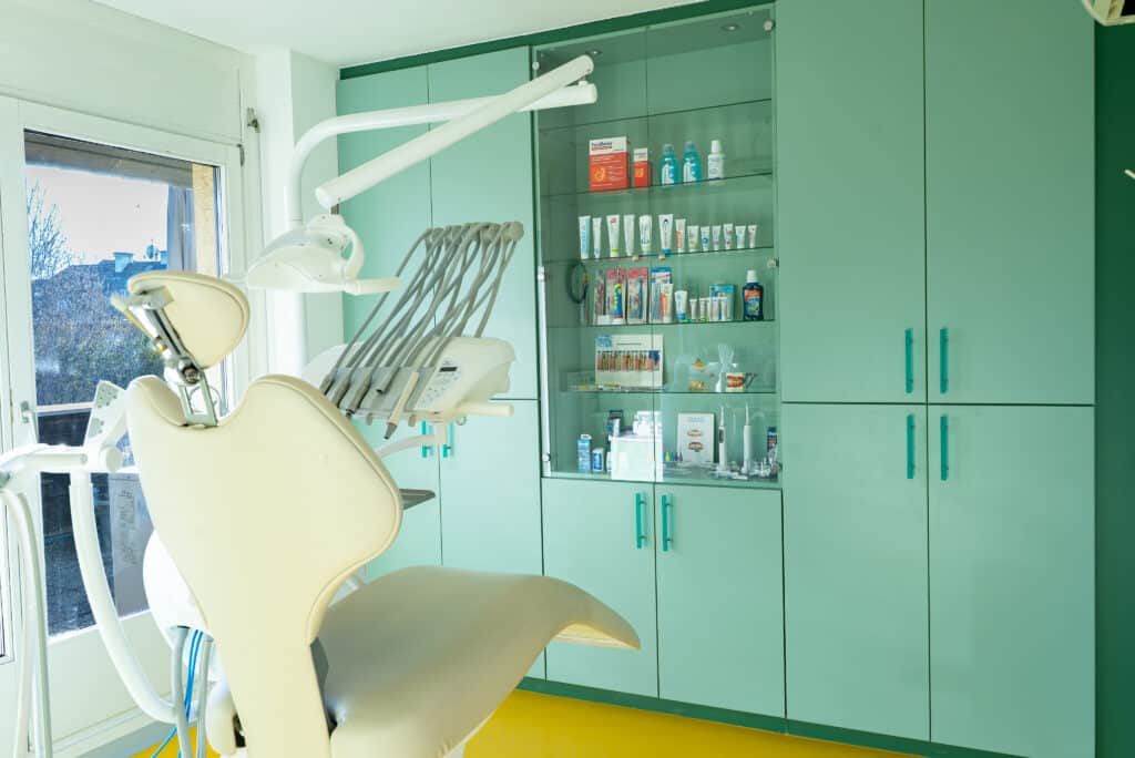 Behandlungszimmer der Zahnarztpraxis Dr. Kaltenbrunner in Salzburg